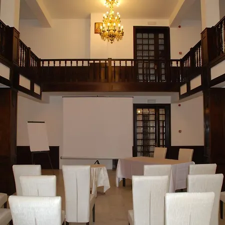 Inn Hanul Domnesc 3*