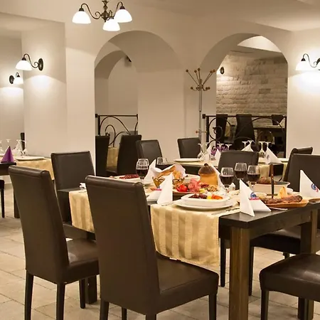 Inn Hanul Domnesc 3*