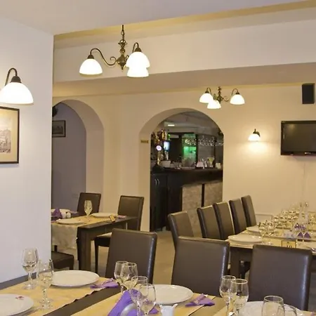 Inn Hanul Domnesc 3*