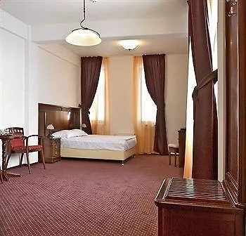 Hanul Domnesc אורחן